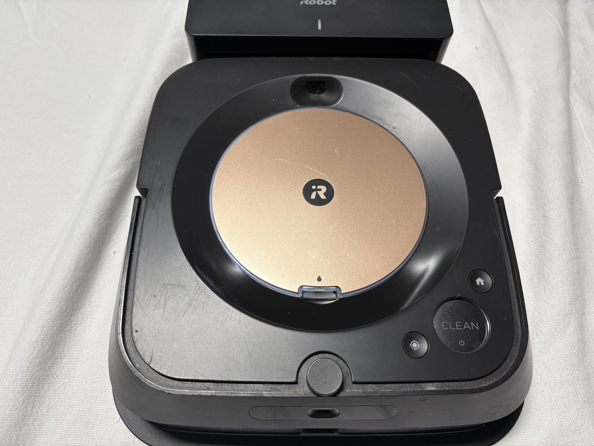 iRobot® Braava jet® m6 Crypto Accepted