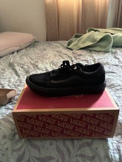 Black Vans Sneakers – Women’s 6 / Men’s 4.5