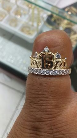 14k Gold 15 años ring cz 3 grams