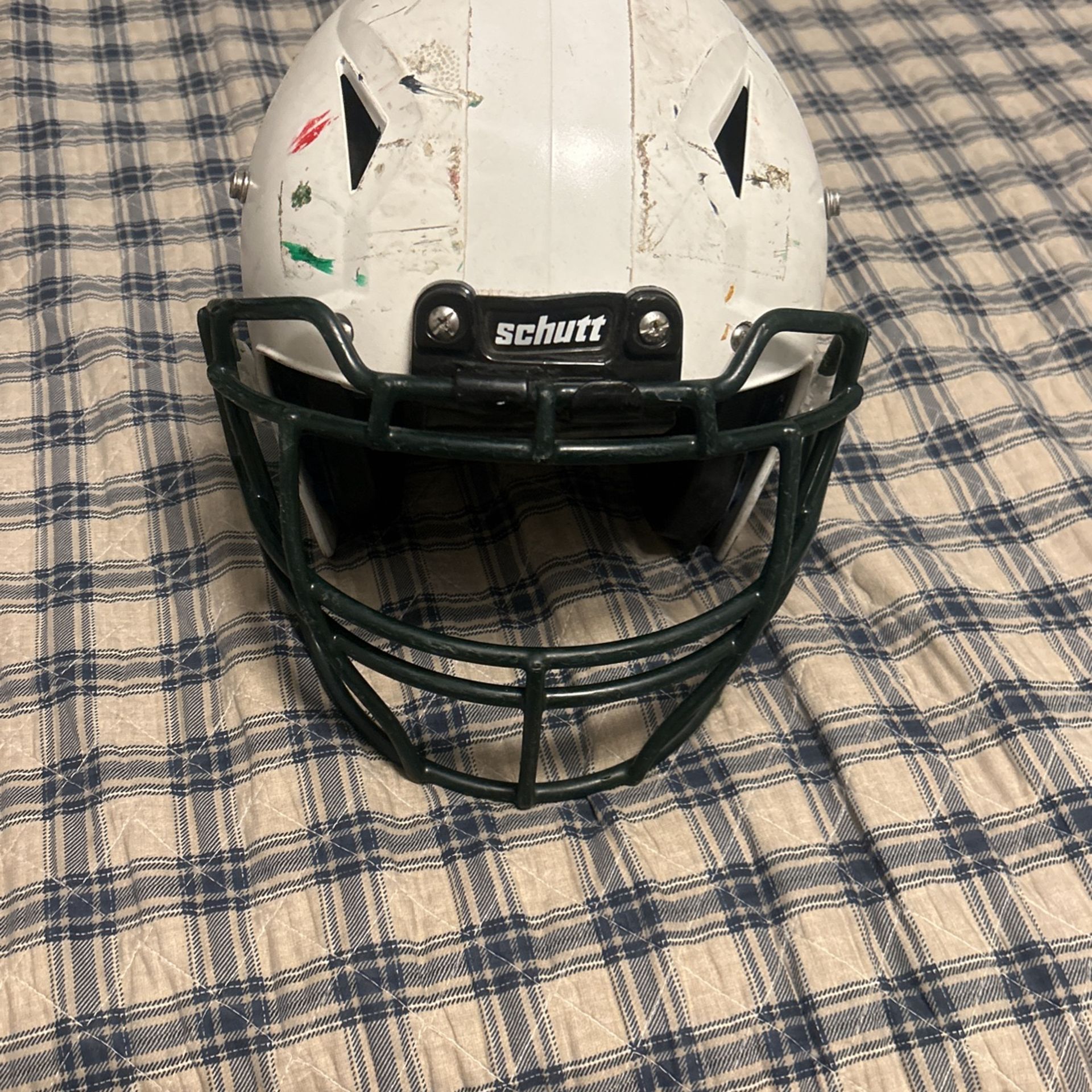 a11 youth football helmet SCHUTT WHITE VENGEANCE 2.0 Offense-Defense Sports The Schutt Kids A11 Football Helmet is designed with an advanced impact absorption system and TPU cushioning to provide maximum protection for young players Schutt Vengeance A11 Youth Football