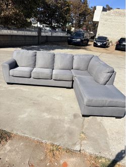 Gray Fabric Sectional Sofa with Chaise