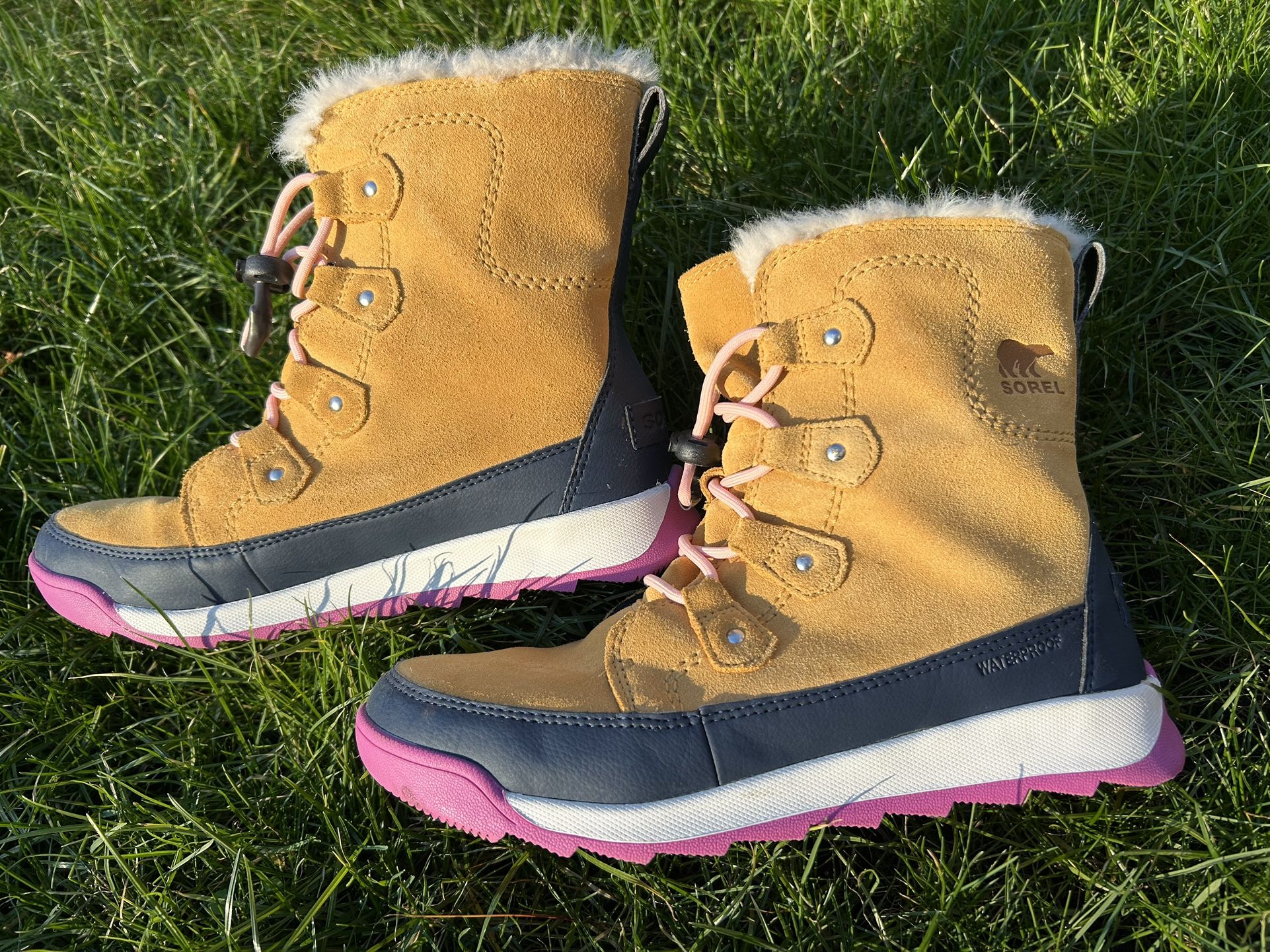 Sorel Boots Size 6 - Snow / Waterproof