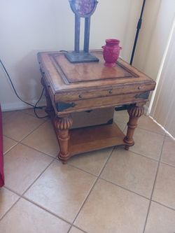Traditional/Rustic End Table