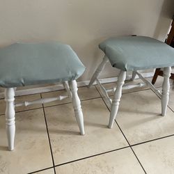 2 Seating Stools 