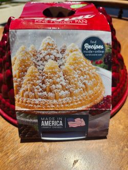 Nordic Ware Pine Forest Bundt Pan, cranberry, 9 cup, cast aluminum. New