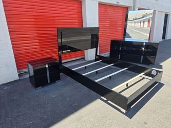 High End Piano Black Erina Modern Queen Bedroom Set
