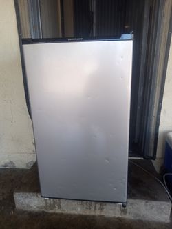 Frigidaire mini fridge