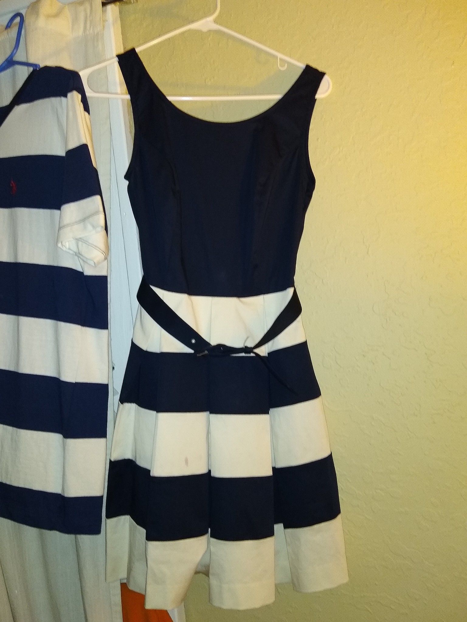 Banana Republic dress never worn.