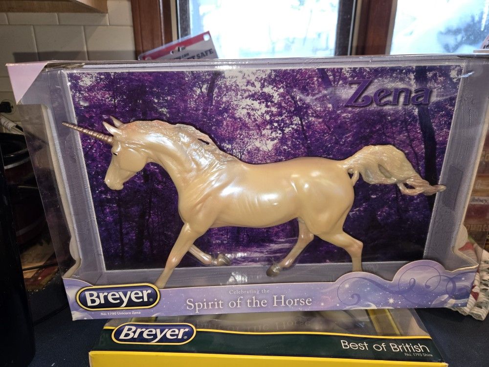 Breyer ZENA Unicorn NIB Unicorn Retired 2018