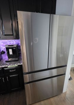 GE Stainless Steel Kitchen Appliance Set – Less Than 2 Years Old
Selling a matching set of GE stainless steel kitchen appliances