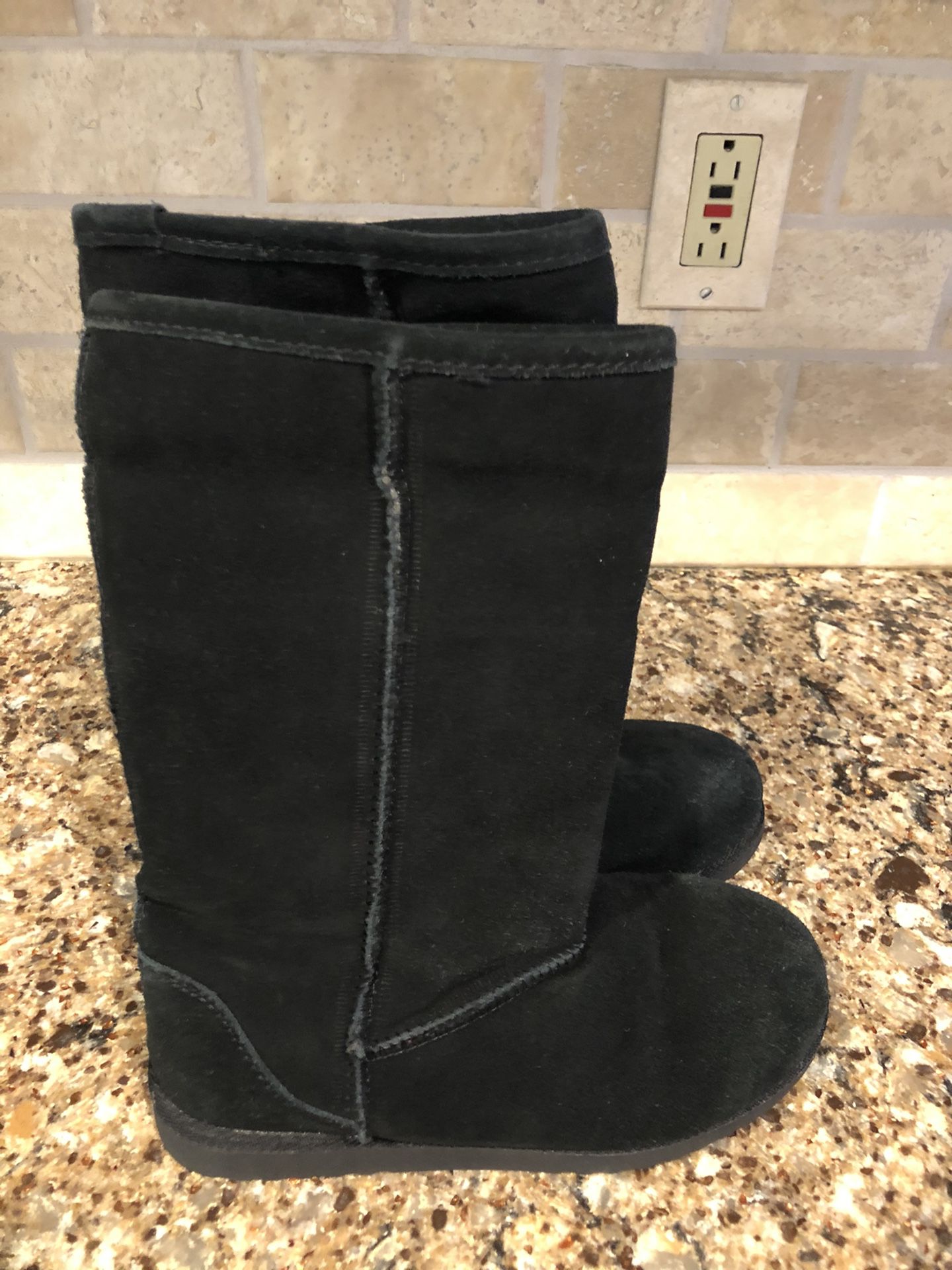 Size 7 black boots fur lined