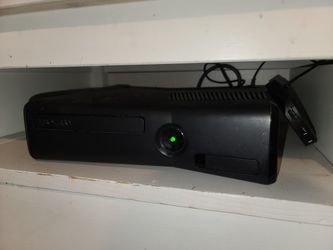 Xbox 360 with 30 games and 3 wireless controllers and kinect