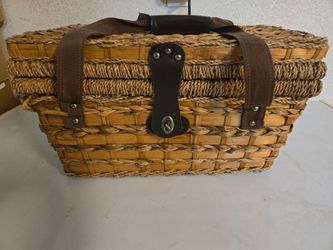 Picnic basket. Beautiful upscale picnic basket