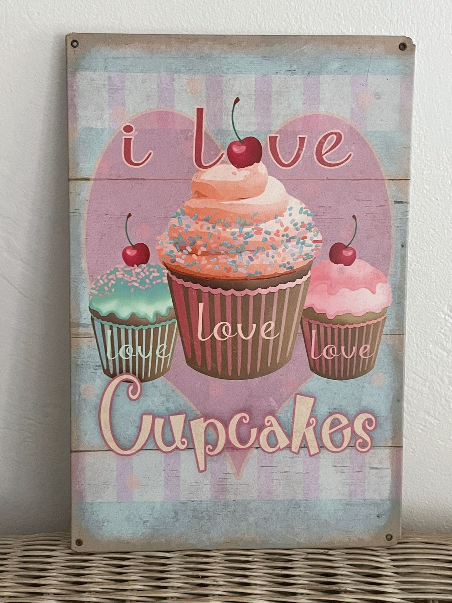 Magnetic “I Love Cupcakes” sign