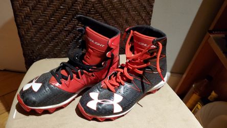 Size 6 youth/kids Under Armour Clutch fit cleats