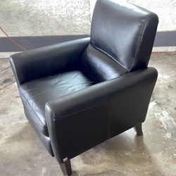 Italian Black Leather Recliner. CaliaItalia Brand