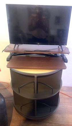 Rotating concierge on wheels not a scratch on it