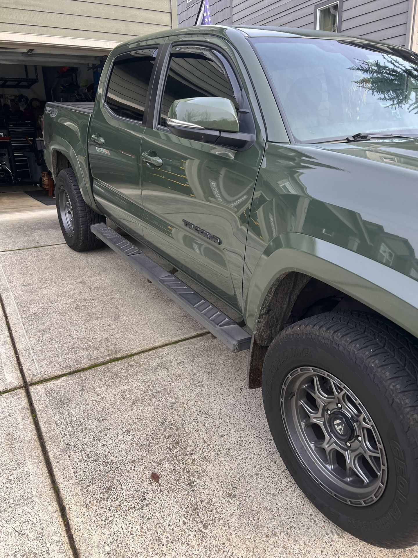 Toyota Tacoma (2016-2023) Running Boards