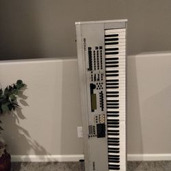 Yamaha MO8