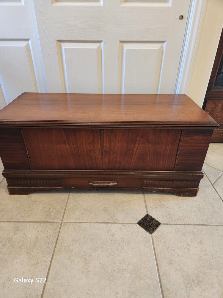 PENDING Vintage Roos Cedar Hope Chest Locks Blanket Storage Trunk