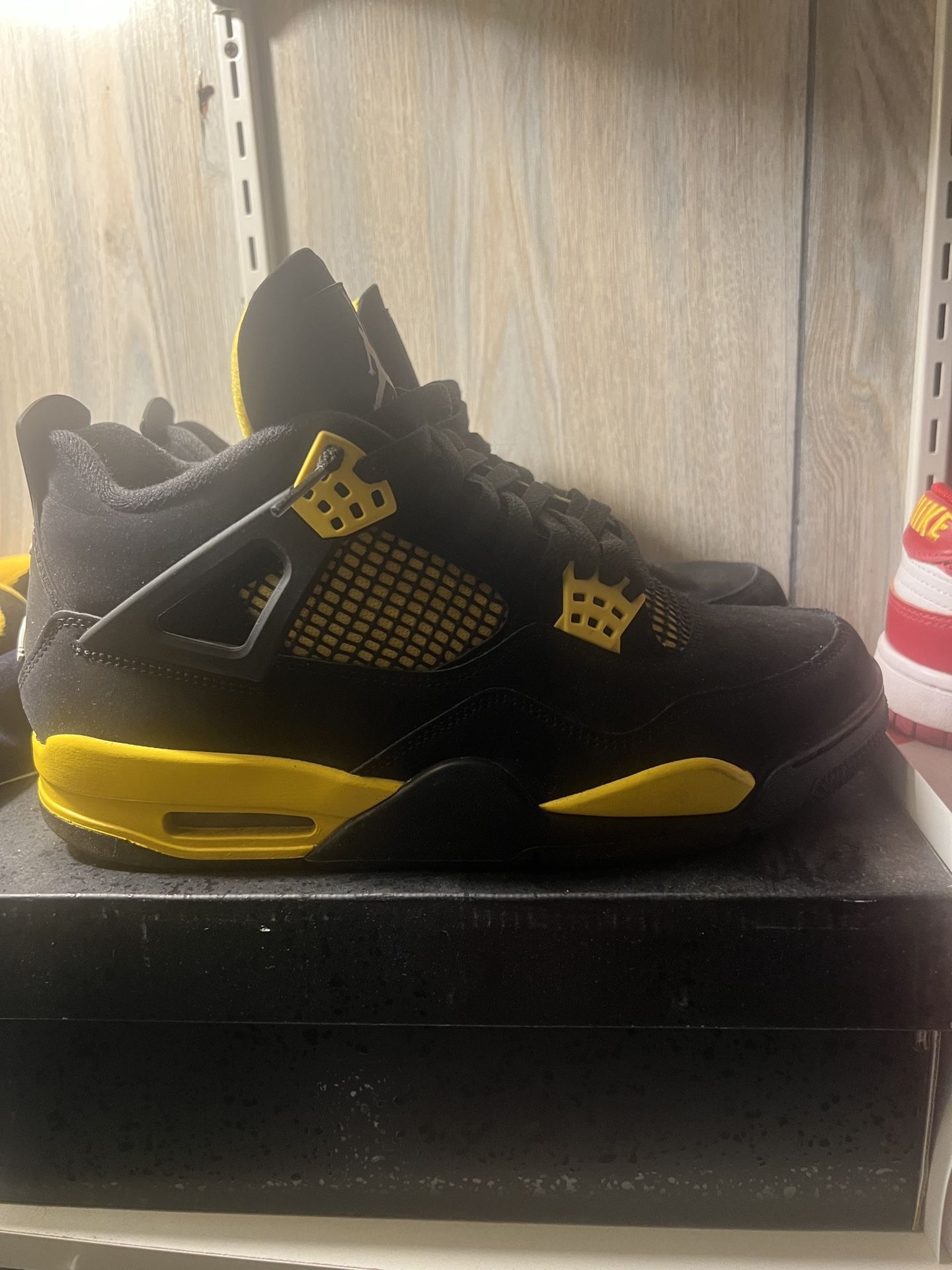 Jordan 4 Retro Thunders