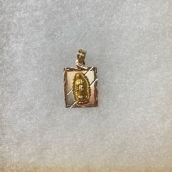 Gold Pendant 
