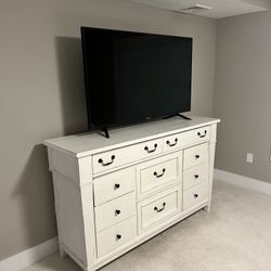 4- Piece Queen Bedroom Set