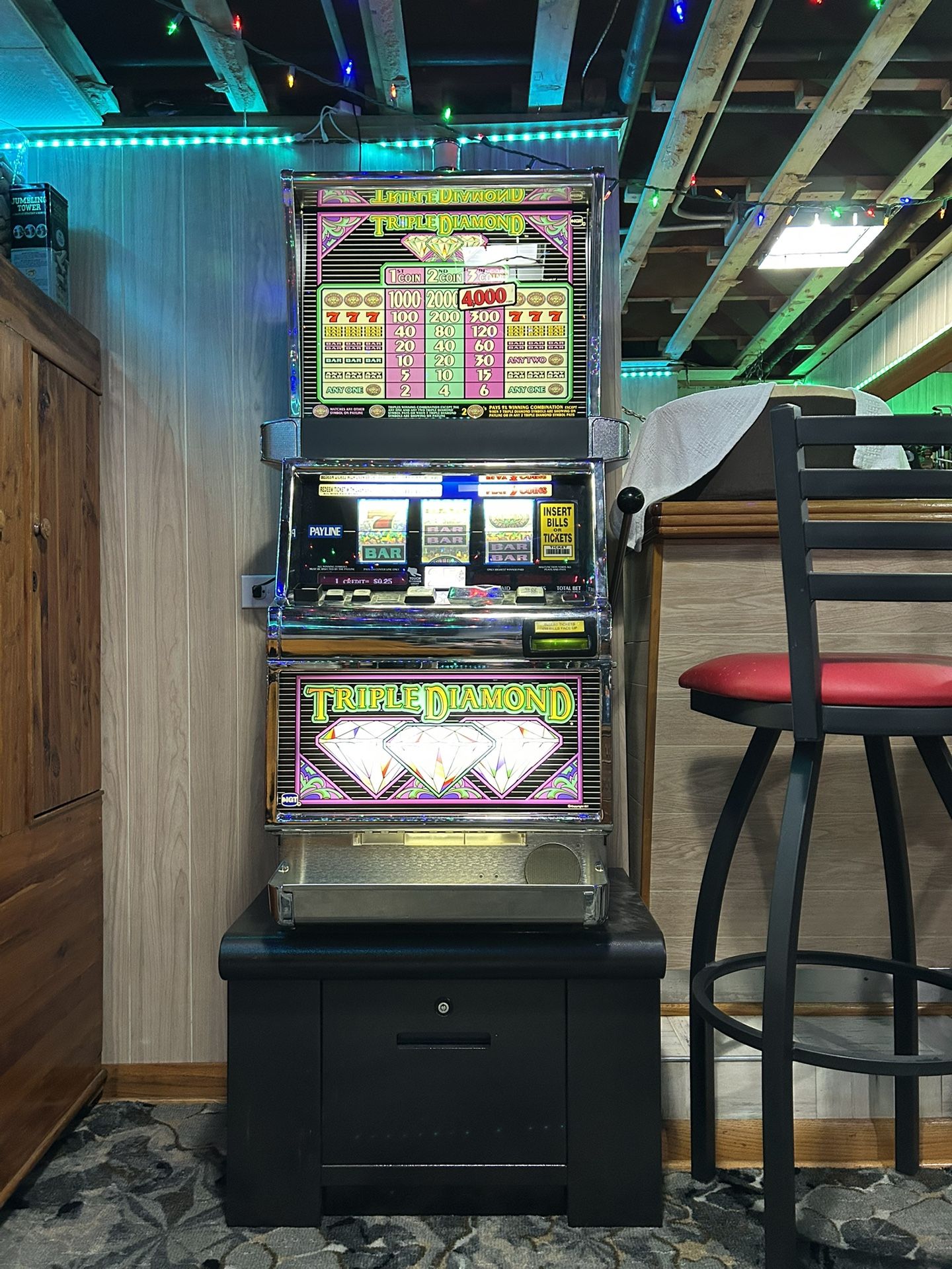 IGT Triple Diamond Slot Machine