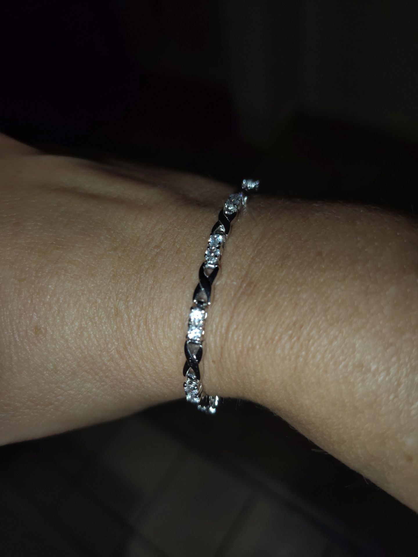 925 silver tennis bracelet with crystals..