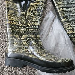 Women's Boots Size 7
