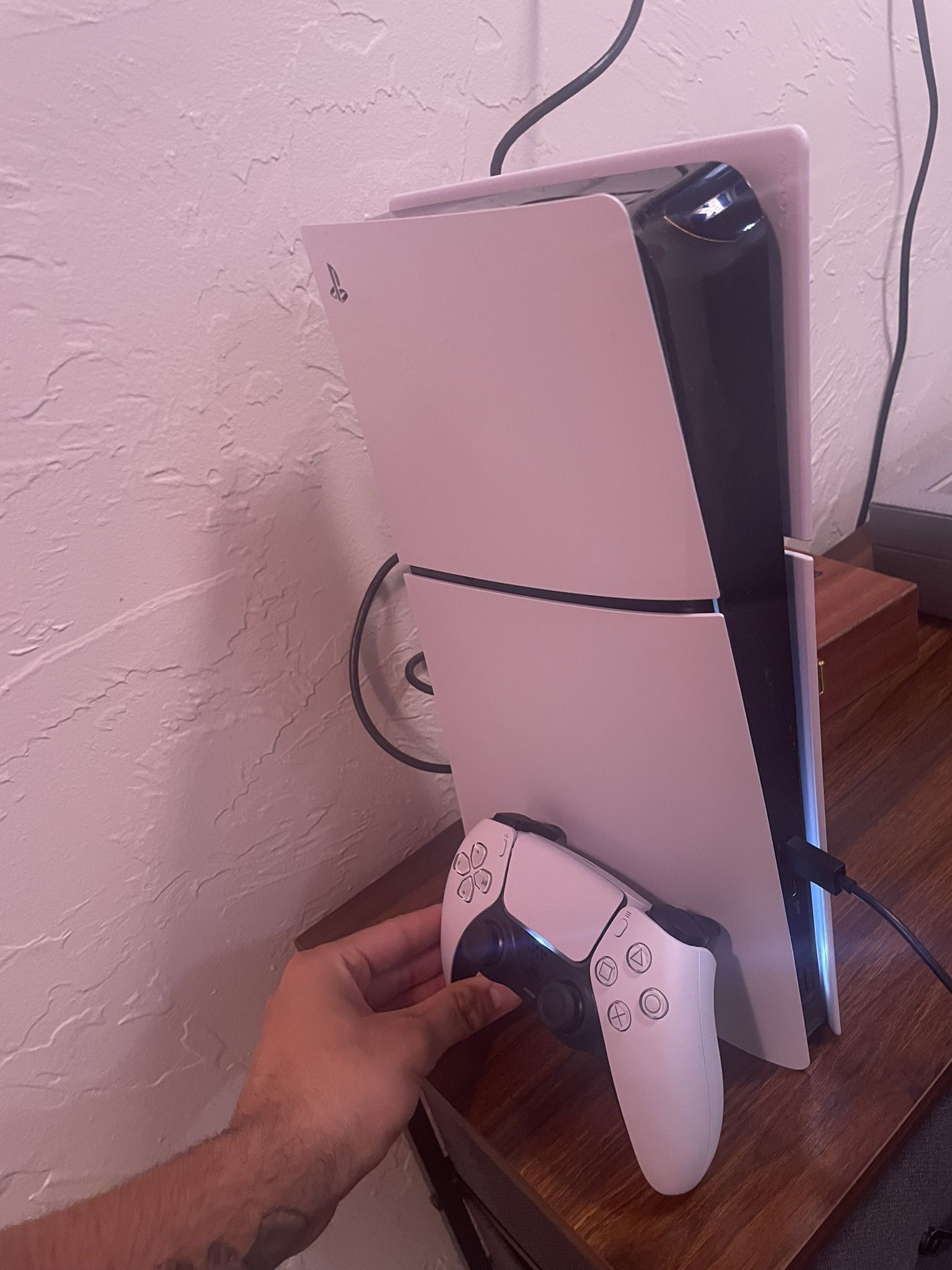 Used PS5 1 controller SELLING ASAP OBO