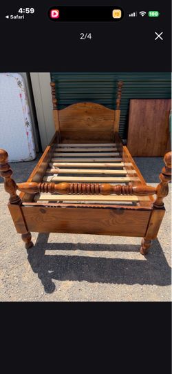 ❤️BEAUTIFUL SOLID WOOD TWIN SIZE BED FRAME❤️