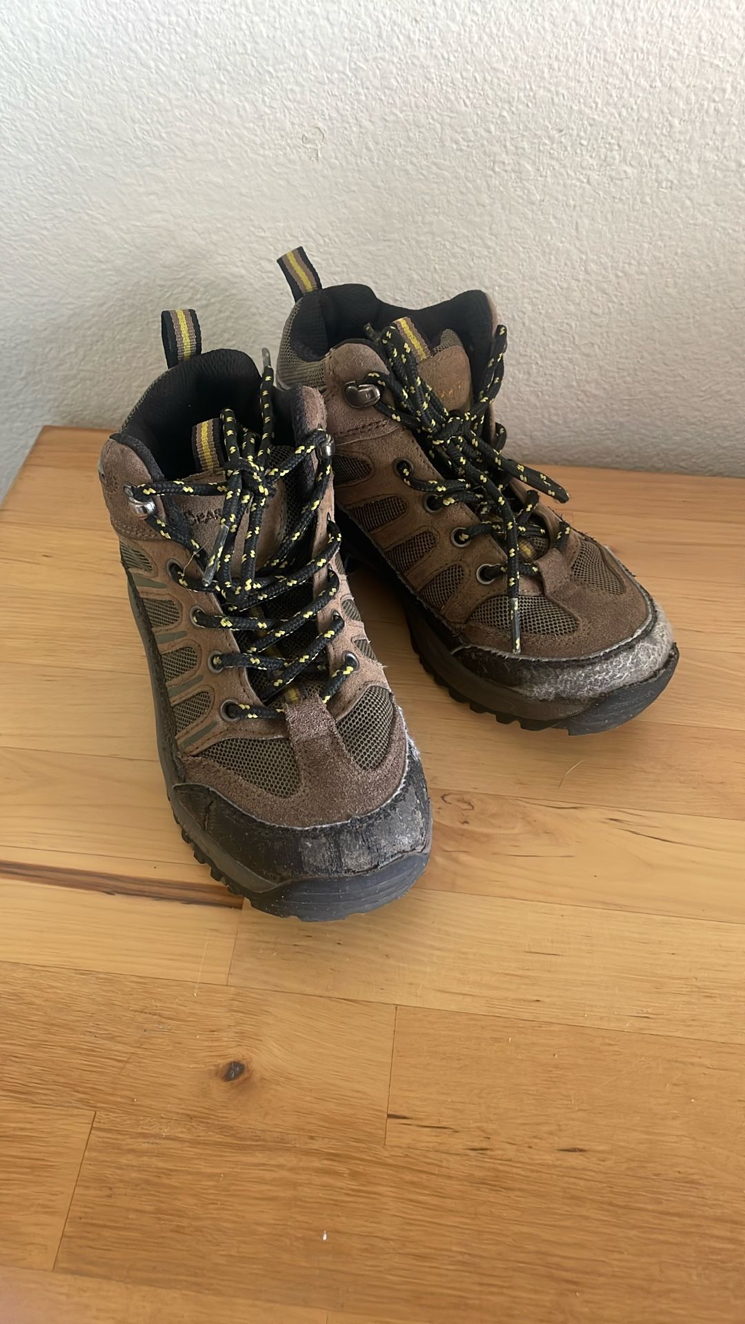 Kids Hiking Boots Size 1