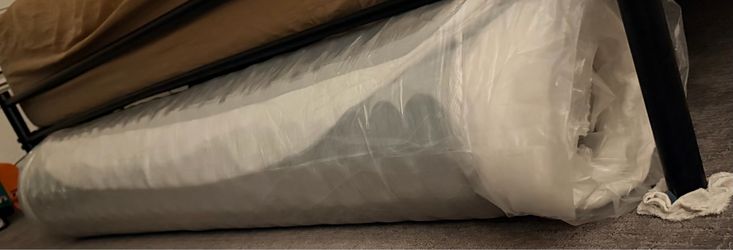 New unopened queen size mattress ( brand new )