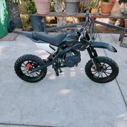 Small Gas  Dirt Bike In Great Condition 