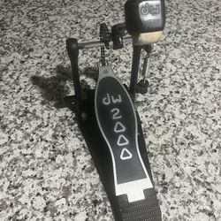 DW 2000 single kick pedal