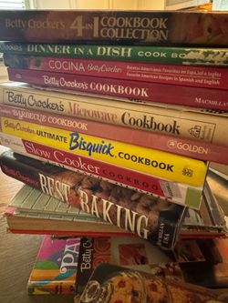 Lot of 14 Betty Crocker Cookbooks