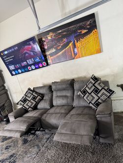 * Like New * Ashley Furniture 1pc electric reclining sofa ( Free Delivery )