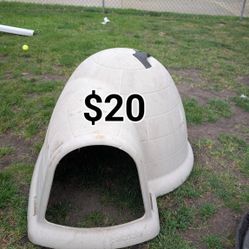 XL Igloo Doghouse