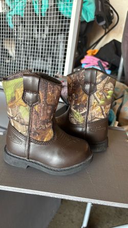 Team real tree toddler, size 7 boots
