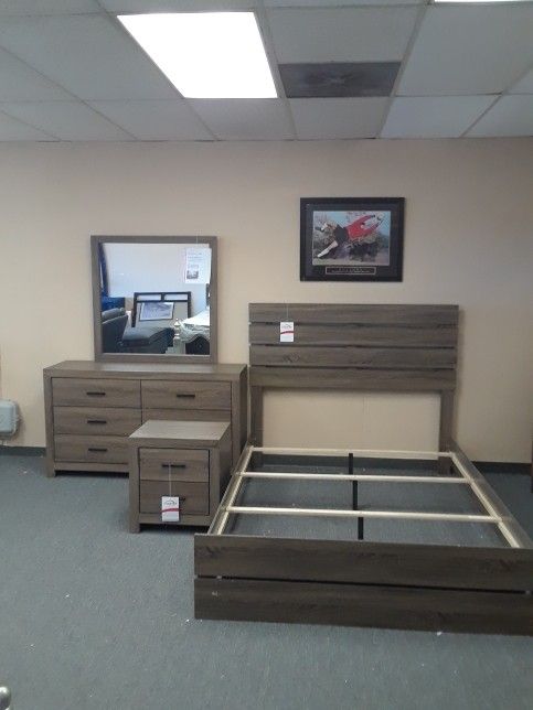 4 Pc Queen Bedroom Set With Queen Bedframe Dresser Mirror And Nightstand On Sale Now don't Miss
