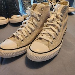 AUTHENTIC SNICKERS SIZE 9