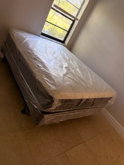 Queen mattress pillow top set with box spring (2pc - new) NEW KING-QUEEN-FULL-TWIN SIZE SETS MATTRESS AND BOX SPRING 2-pcs