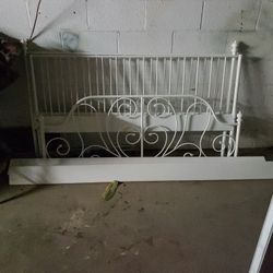Queen Size Bed 