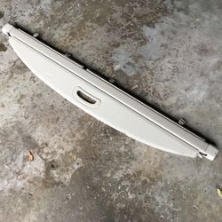 Toyota Highlander Retractable Rear Cargo Cover (2001-2007)