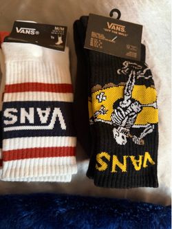 Two pairs teen / men’s Vans crew socks nwt