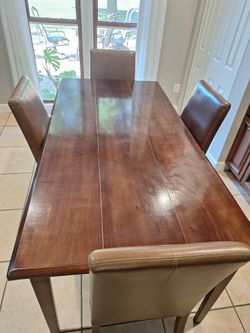 Dining room table & 4 chairs