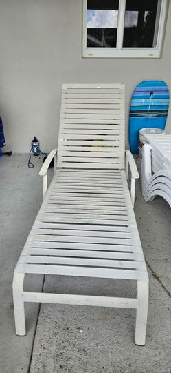 White Metal Frame Vinyl Strap Patio Lounge Chair – Outdoor Pool Recliner