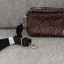 2L lululemon shoulder bag