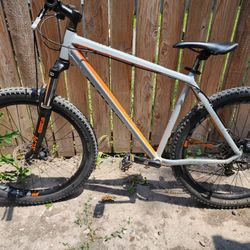 Nishikia Colorado Mountain Bike
